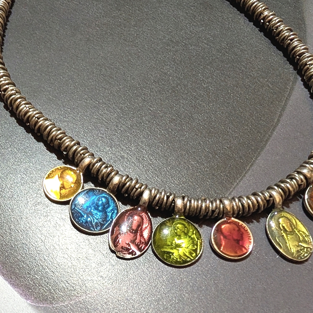 Uno de 50 Medallion Coin Reversible RETIRED Necklace - Picture 5 of 8